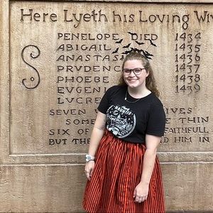 Haunted Mansion inspired tshirt, size M